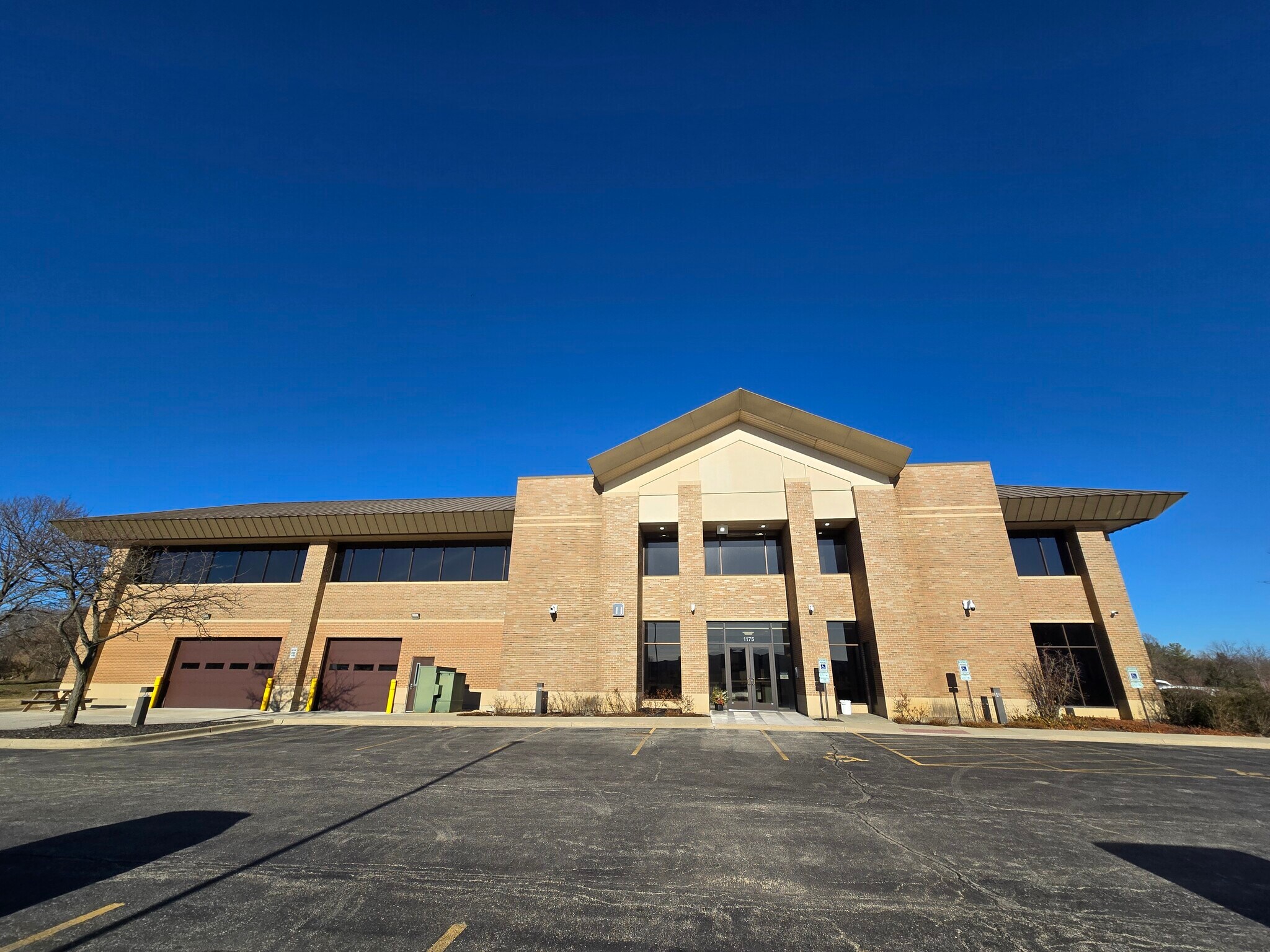 1175 Corporate Woods Pkwy, Vernon Hills, IL à louer Photo de l’immeuble– Image 1 sur 10