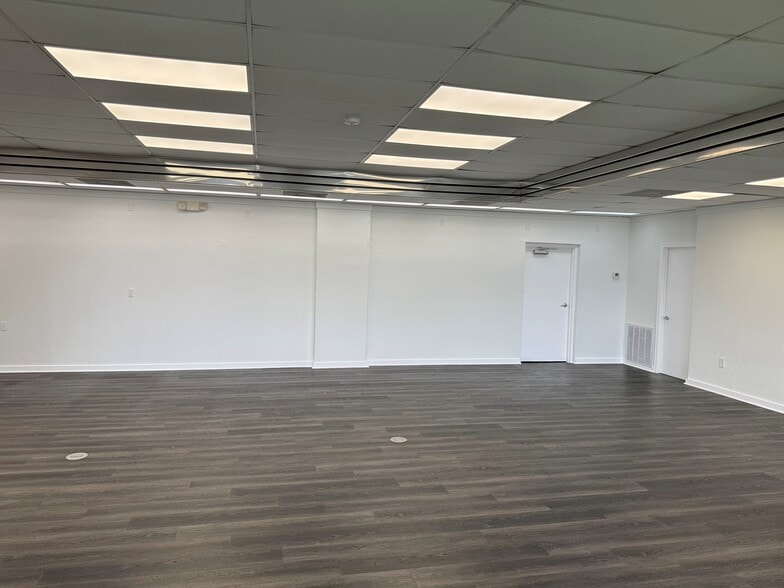 6450-6464 NW 77th Ct, Miami, FL à louer - Photo intérieure – Image 2 sur 12