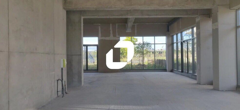 Local commercial dans Bezannes à louer - Photo de l’immeuble – Image 2 sur 3