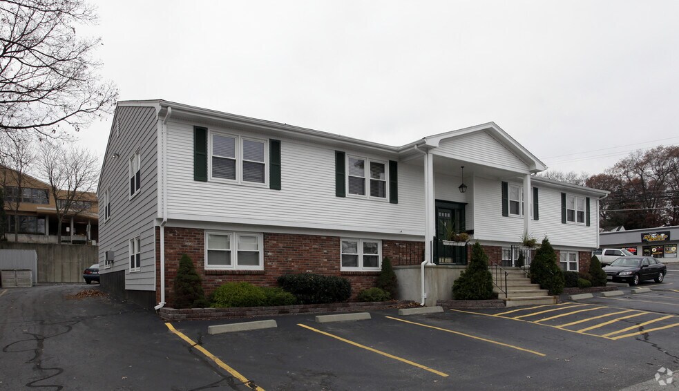 1804 Mineral Spring Ave, Providence, RI à louer - Photo de l’immeuble – Image 2 sur 2