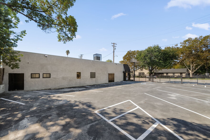 570 N Towne Ave, Pomona, CA à louer - Photo de l’immeuble – Image 3 sur 28