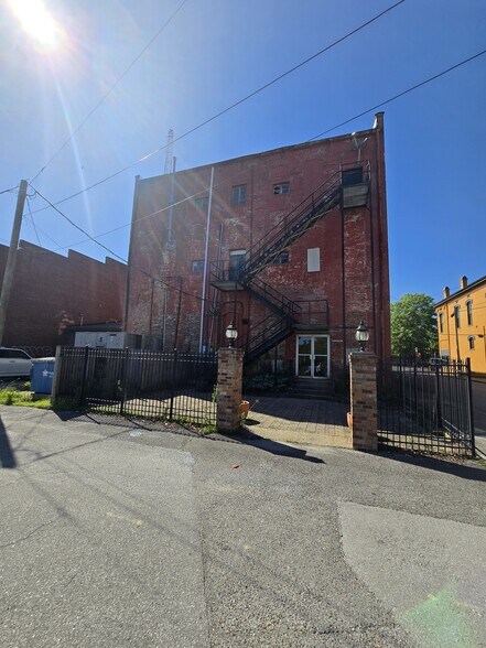 726 Bank St NE, Decatur, AL à louer - Photo de l’immeuble – Image 3 sur 10