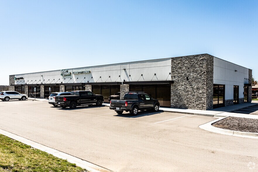 8630 N Green Hills Rd, Kansas City, MO à louer - Photo de l’immeuble – Image 2 sur 4