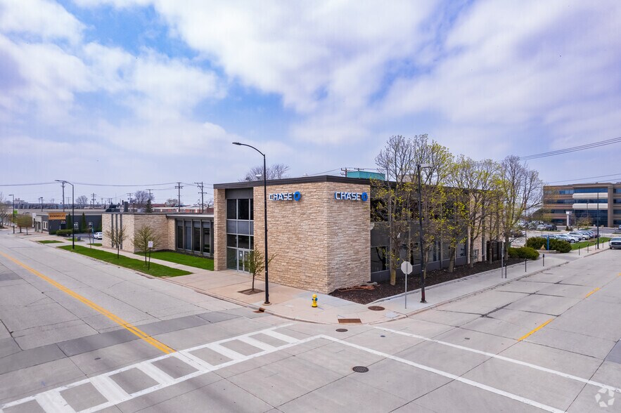 200 S Adams St, Green Bay, WI à louer - Photo de l’immeuble – Image 2 sur 5