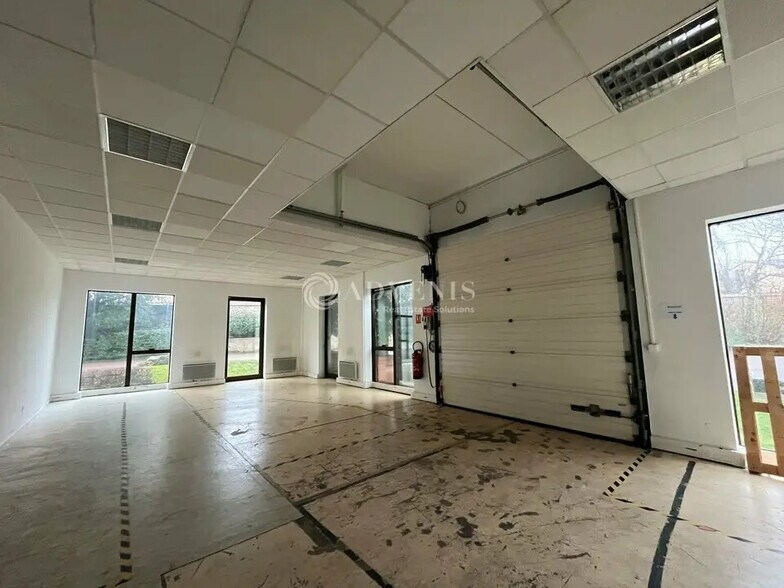 Local d’activités dans Jouy-en-Josas à louer - Photo intérieure – Image 1 sur 9