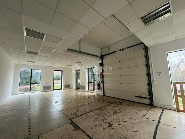 Plus de détails pour Local d'activités à louer