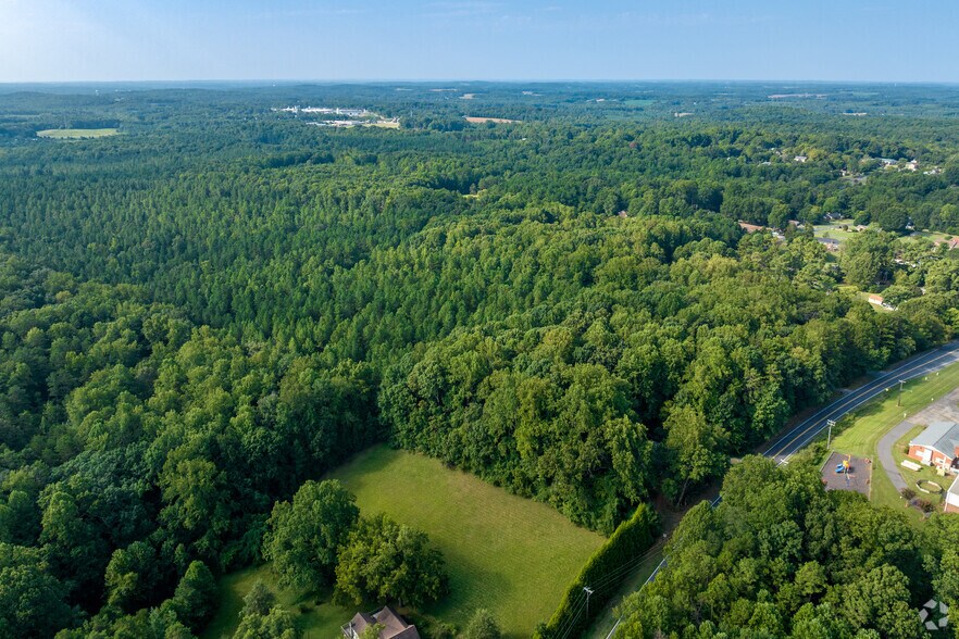 44855 Hwy 740, New London, NC à vendre - Photo de l’immeuble – Image 2 sur 15