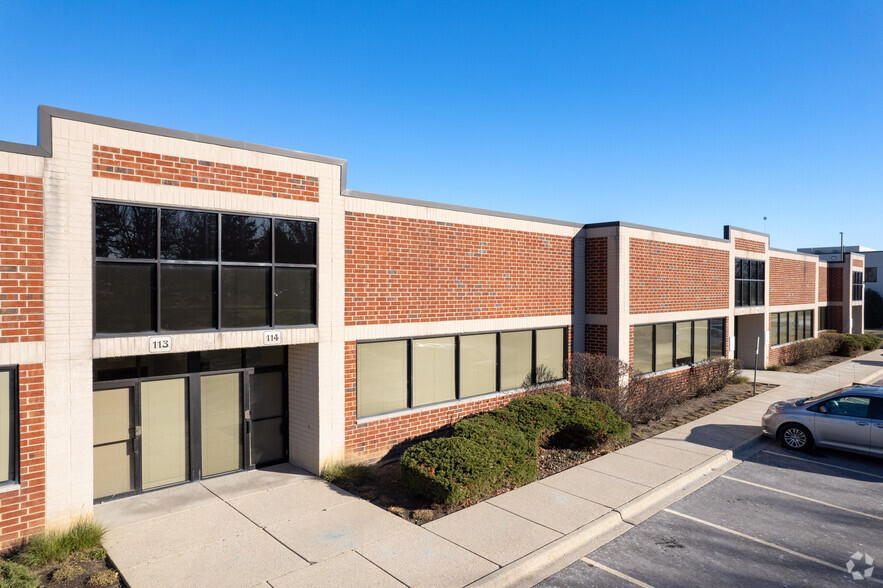 100 N Fairway Dr, Vernon Hills, IL à louer - Photo de l’immeuble – Image 2 sur 9