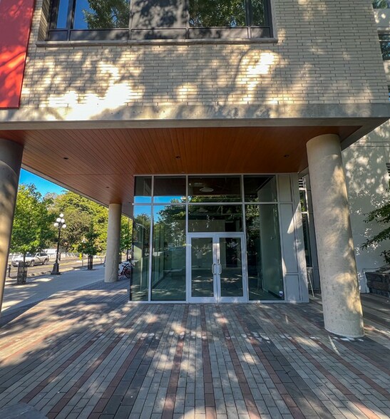 701 Belleville St, Victoria, BC à louer - Photo de l’immeuble – Image 3 sur 5