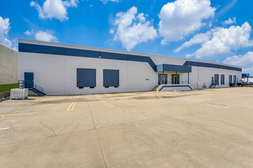 2556-2564 W Commerce St, Dallas, TX à louer - Photo de l’immeuble – Image 2 sur 4
