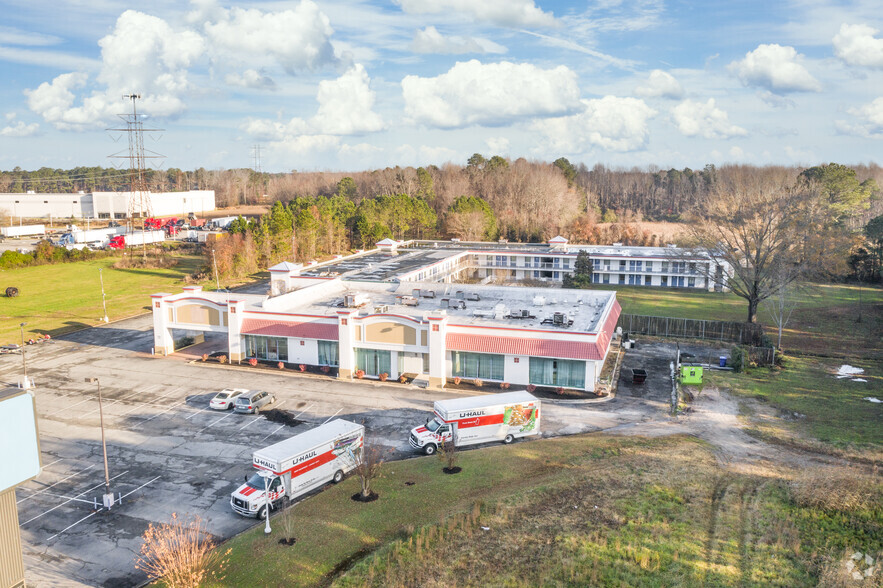 2864 Pruden Blvd, Suffolk, VA à louer - Photo de l’immeuble – Image 1 sur 8