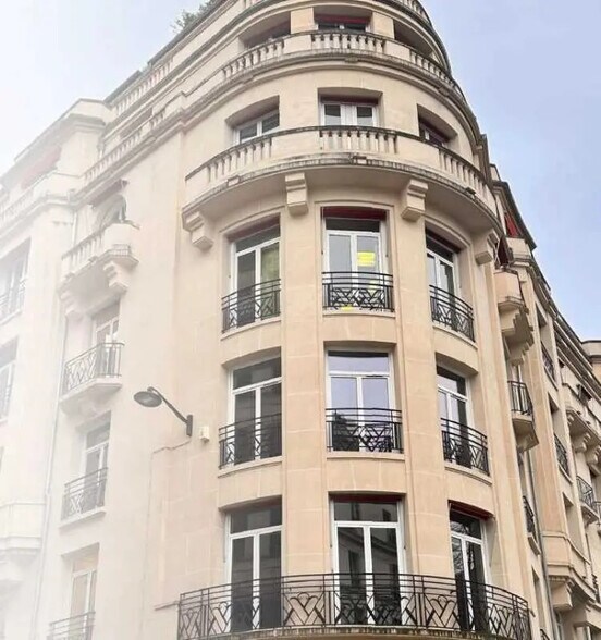 Bureau dans Paris à vendre - Photo de l’immeuble – Image 1 sur 8
