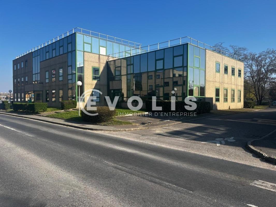 Local d'activités dans Viry-Châtillon à vendre Photo de l’immeuble– Image 1 sur 11