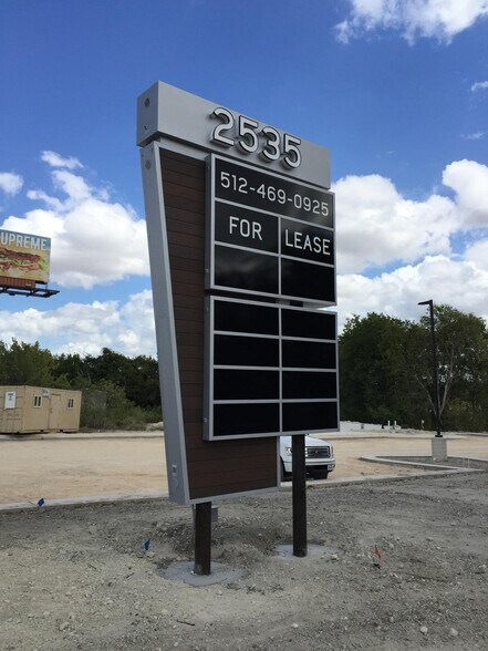 2535 FM 685, Hutto, TX à louer - Photo de l’immeuble – Image 3 sur 8