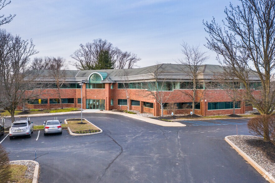 18 Campus Blvd, Newtown Square, PA à louer - Photo principale – Image 1 sur 4