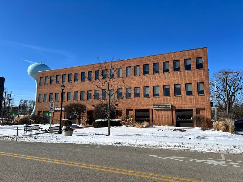 1220 Meadow Rd, Northbrook, IL à louer - Photo de l’immeuble – Image 2 sur 17