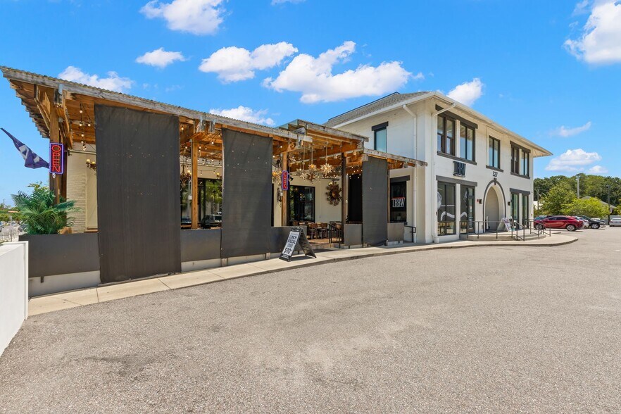 327 11th Ave N, Saint Petersburg, FL à louer - Photo de l’immeuble – Image 2 sur 25
