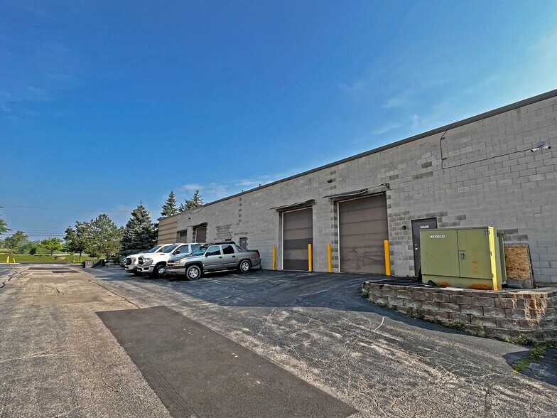 25765-25767 Hillview Ct, Mundelein, IL à vendre - Photo de l’immeuble – Image 3 sur 13