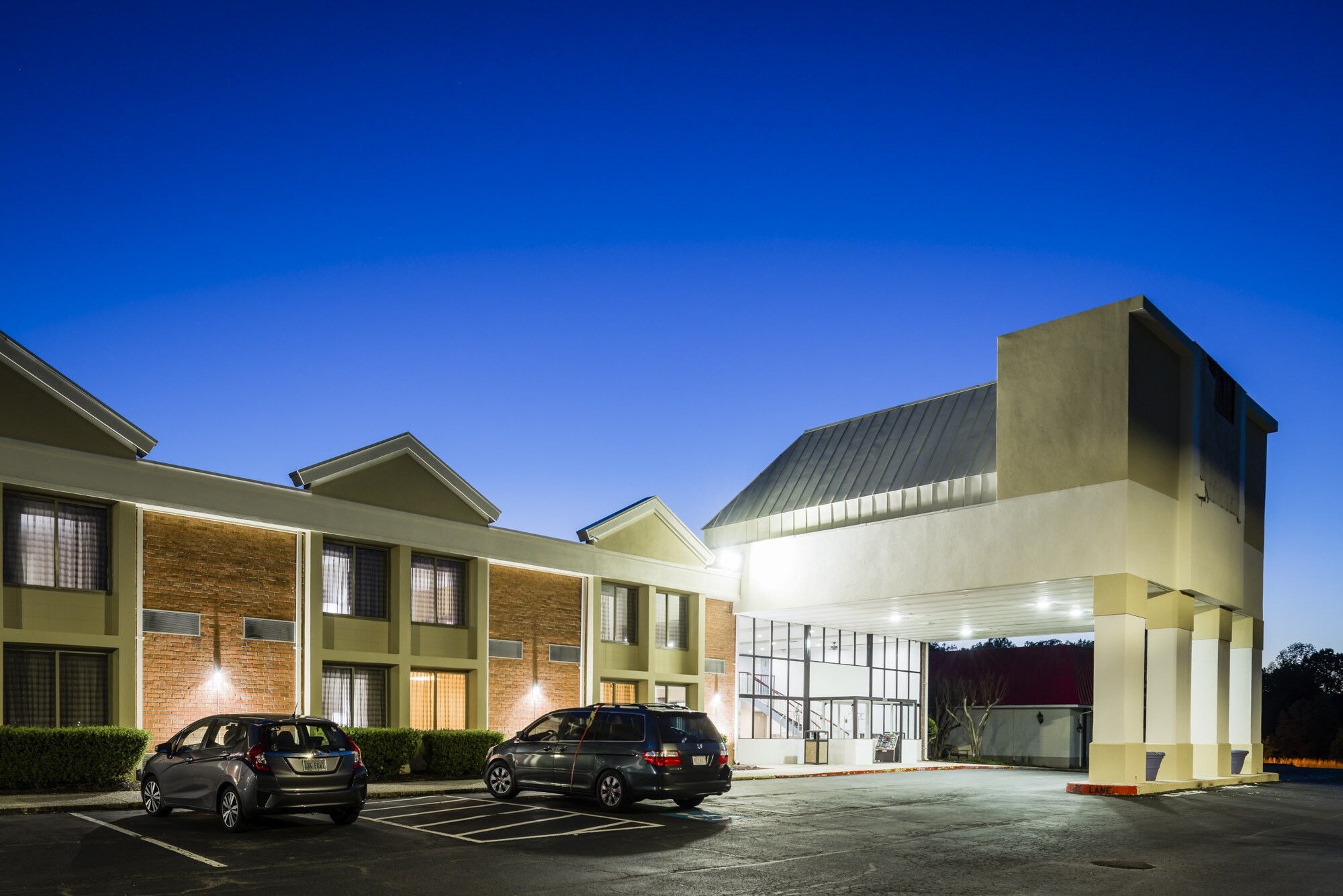 Quality Inn & Suites | Redev Opportunity portefeuille de 2 biens à vendre sur LoopNet.fr Photo de l’immeuble– Image 1 sur 13