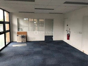 Bureau dans Le Pecq à louer Photo de l’immeuble– Image 2 sur 9