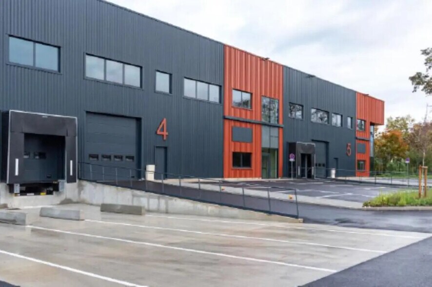 Bureau dans SAINT-OUEN-L'AUMONE à louer - Photo de l’immeuble – Image 1 sur 16