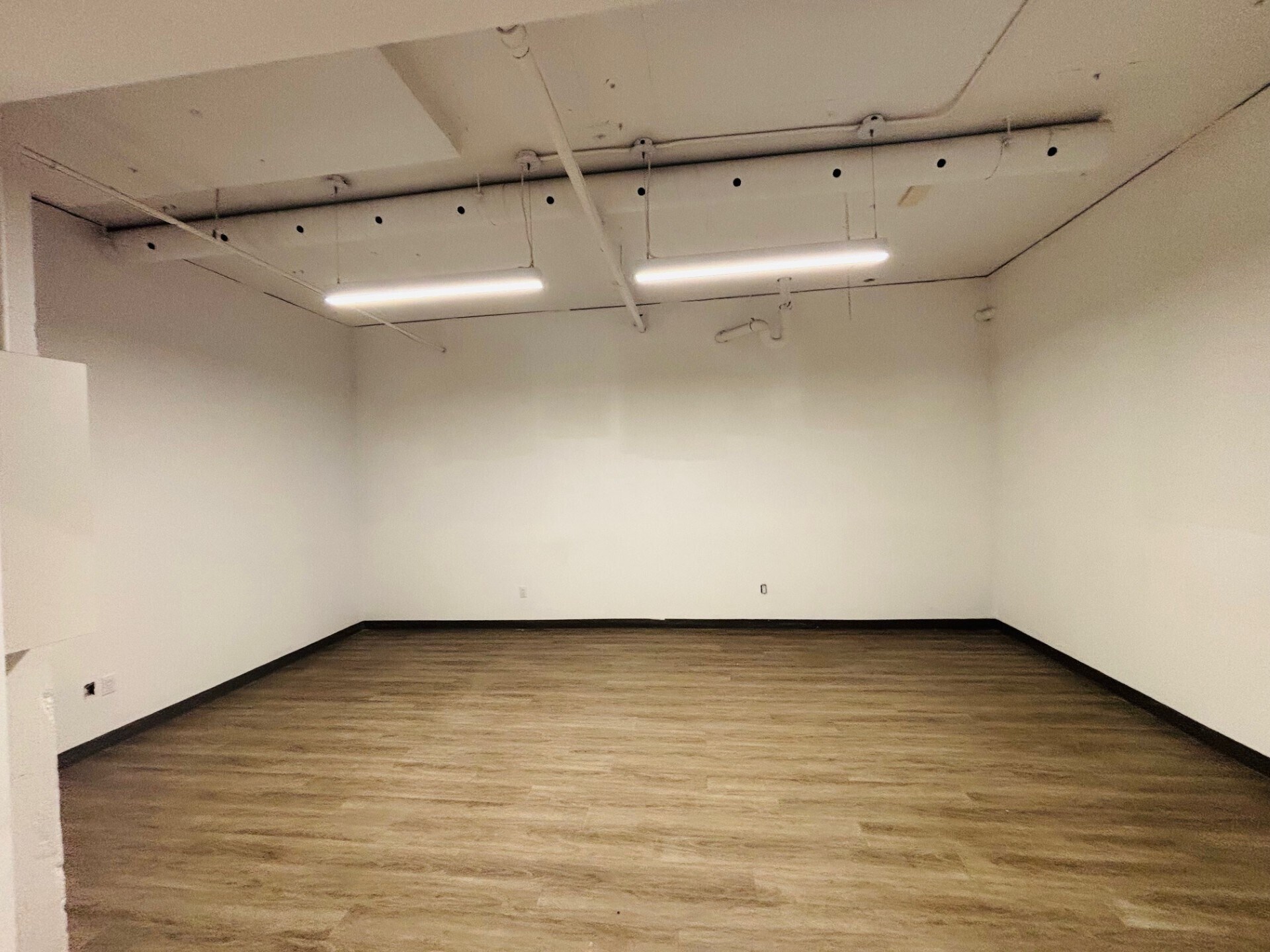 9090 Av Du Parc, Montréal, QC à louer Photo intérieure– Image 1 sur 11