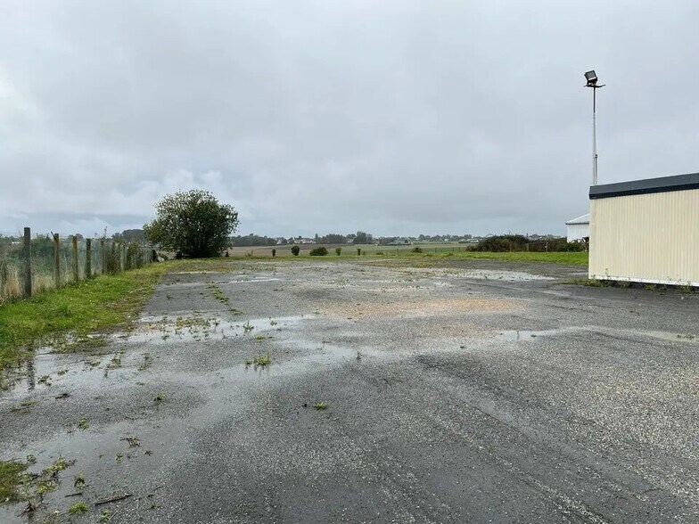 Local d’activités dans Octeville-sur-Mer à louer - Photo de l’immeuble – Image 2 sur 7