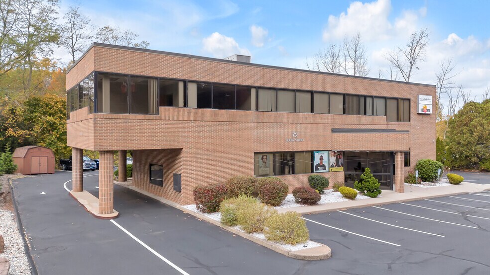 72 Queen St, Southington, CT à louer - Photo de l’immeuble – Image 2 sur 40