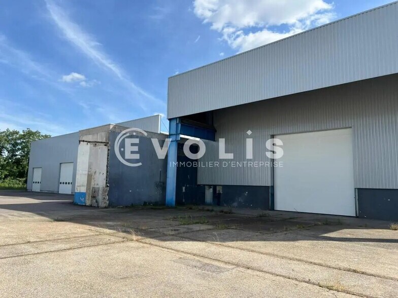 Local d’activités dans Saint-Priest à louer - Photo de l’immeuble – Image 3 sur 18