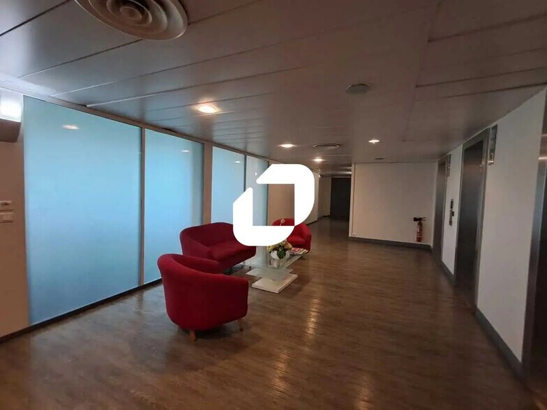 Bureau dans Asnières-sur-Seine à vendre - Photo de l’immeuble – Image 2 sur 7