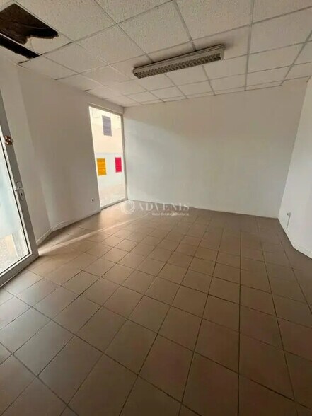 Local commercial dans Villeurbanne à louer - Photo de l’immeuble – Image 1 sur 2