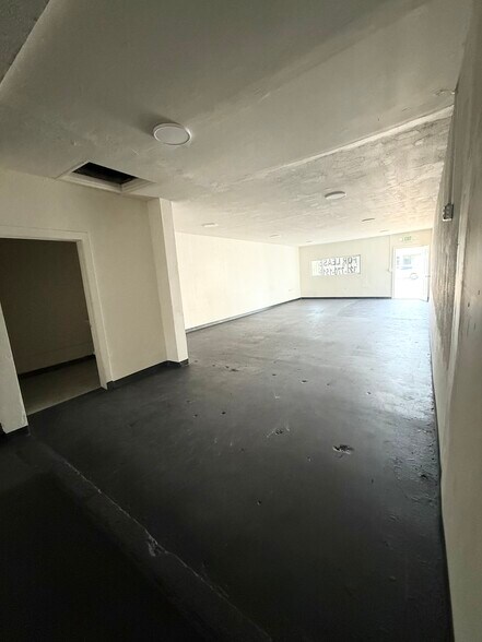 1810 E Alondra Blvd, Compton, CA à vendre - Photo de l’immeuble – Image 3 sur 9