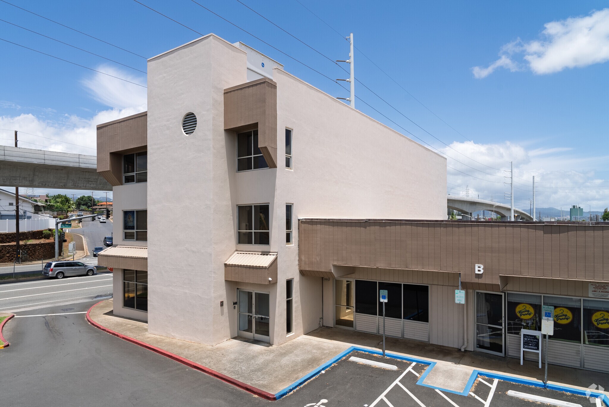 719 Kamehameha Hwy, Pearl City, HI à vendre Photo principale– Image 1 sur 6