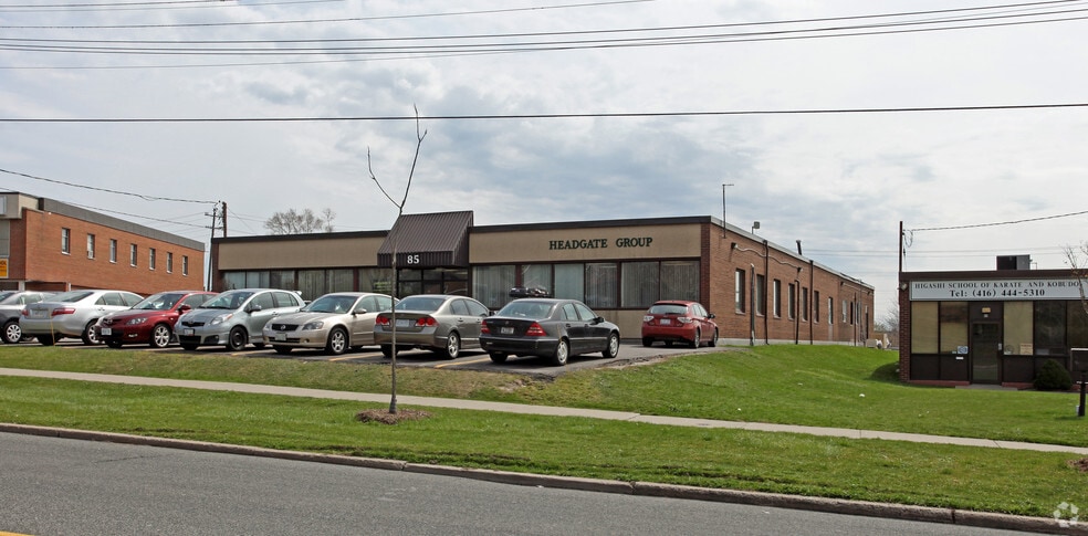 85 Curlew Dr, Toronto, ON à louer - Photo de l’immeuble – Image 2 sur 2