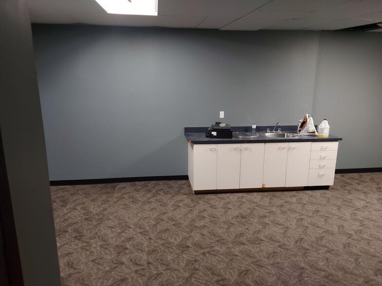 48 Wyandotte St E, Windsor, ON à louer - Photo principale – Image 2 sur 8