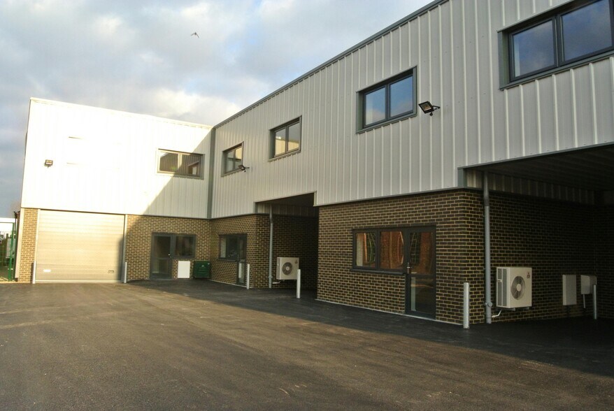 34 Central Ave, West Molesey à louer - Photo de l’immeuble – Image 2 sur 6