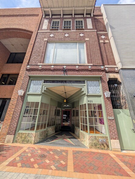 921 Main St, Lynchburg, VA à louer - Photo de l’immeuble – Image 1 sur 22