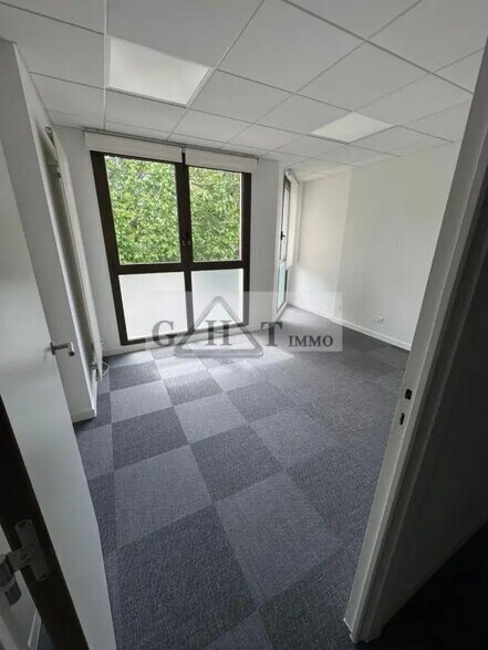 Local commercial dans Le Perreux-sur-Marne à louer - Photo de l’immeuble – Image 3 sur 14