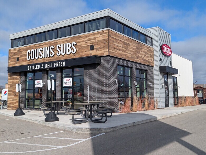 3626 W College Ave, Appleton, WI à vendre - Photo principale – Image 1 sur 6