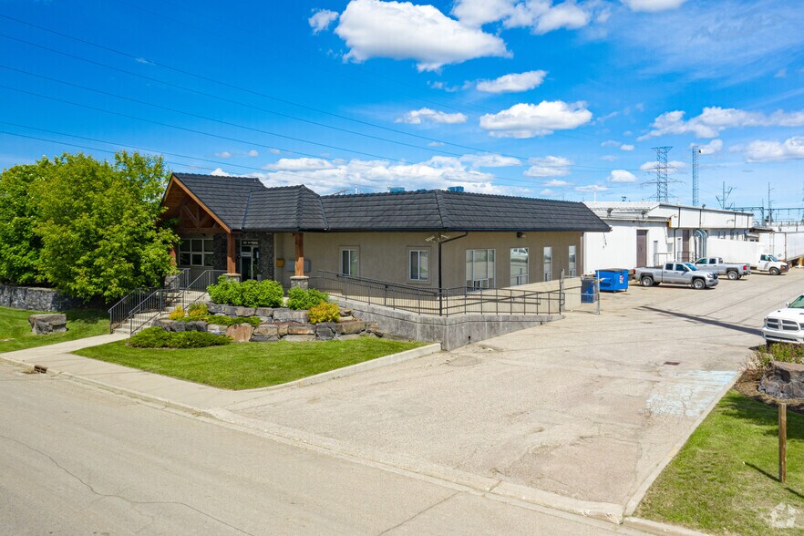 1212 34th Ave SE, Calgary, AB à louer - Photo de l’immeuble – Image 2 sur 19