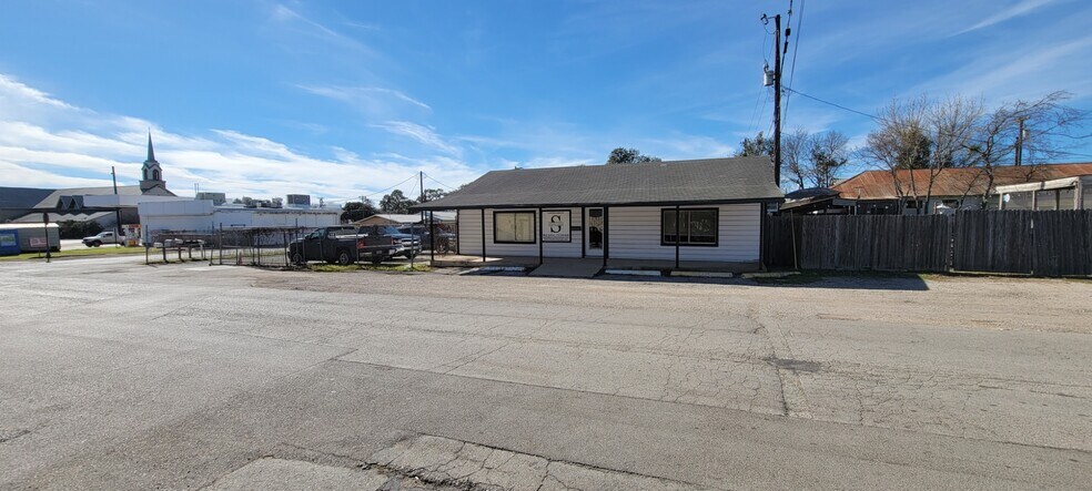 101 S San Marcos, Dripping Springs, TX à vendre - Photo de l’immeuble – Image 3 sur 16