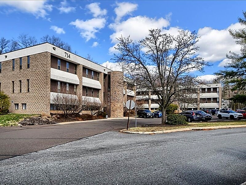 714 N Bethlehem Pike Ambler PA portefeuille de 3 biens à vendre sur LoopNet.fr Photo principale– Image 1 sur 17