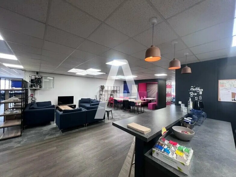 Local d’activités dans Ivry-sur-Seine à louer - Photo intérieure – Image 1 sur 8