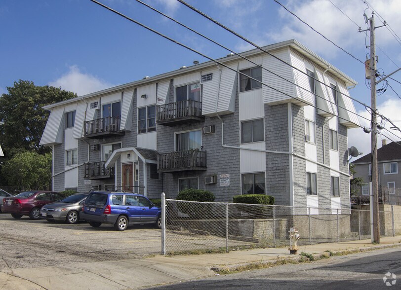 322 Flint St, Fall River, MA à vendre - Photo de l’immeuble – Image 2 sur 3