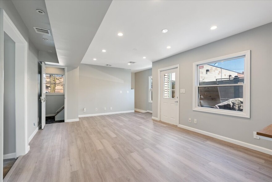 70 Carman Ave, Cedarhurst, NY à vendre - Photo de l’immeuble – Image 3 sur 20