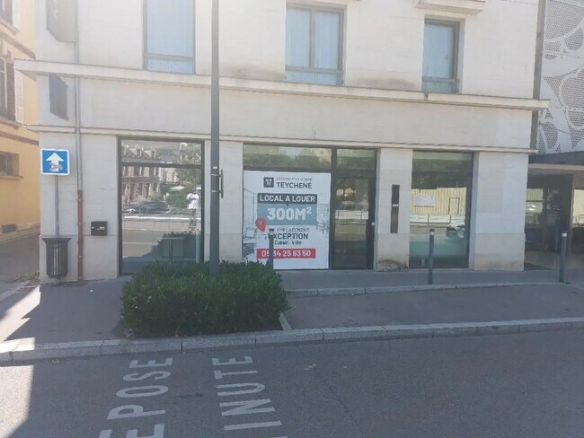 Plus de détails pour Local commercial à louer