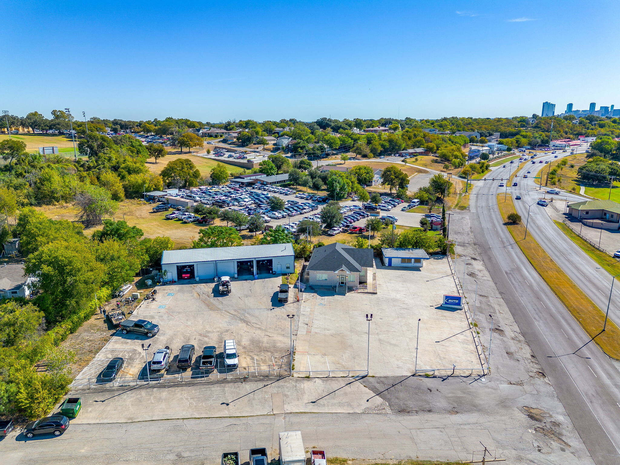 2104 Jacksboro Hwy, Fort Worth, TX à louer Photo intérieure– Image 1 sur 25