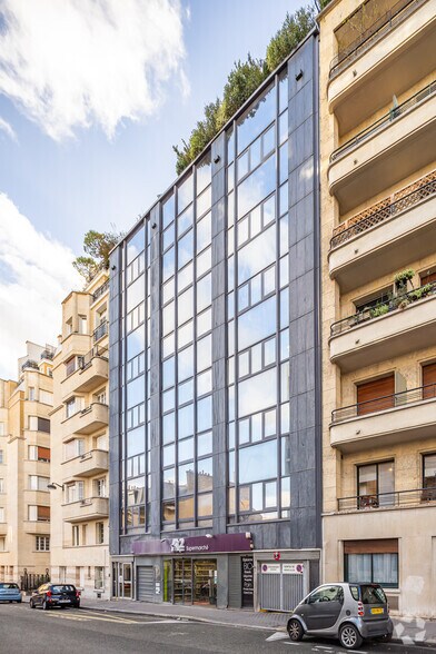 Rue Raffet, Paris à louer - Photo de l’immeuble – Image 2 sur 5