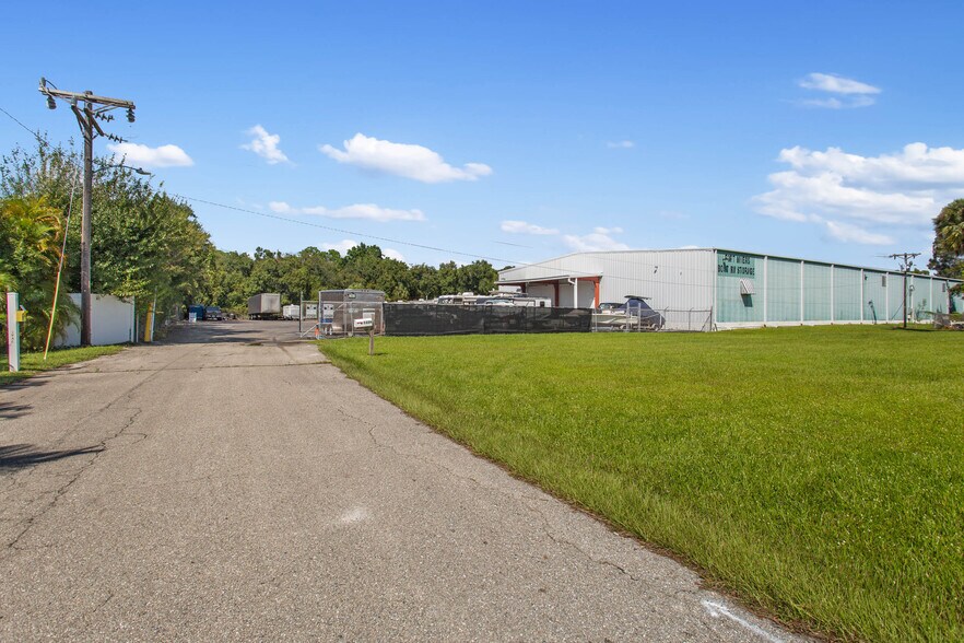 1327-1339 River Rd, North Fort Myers, FL à vendre - Photo de l’immeuble – Image 2 sur 5