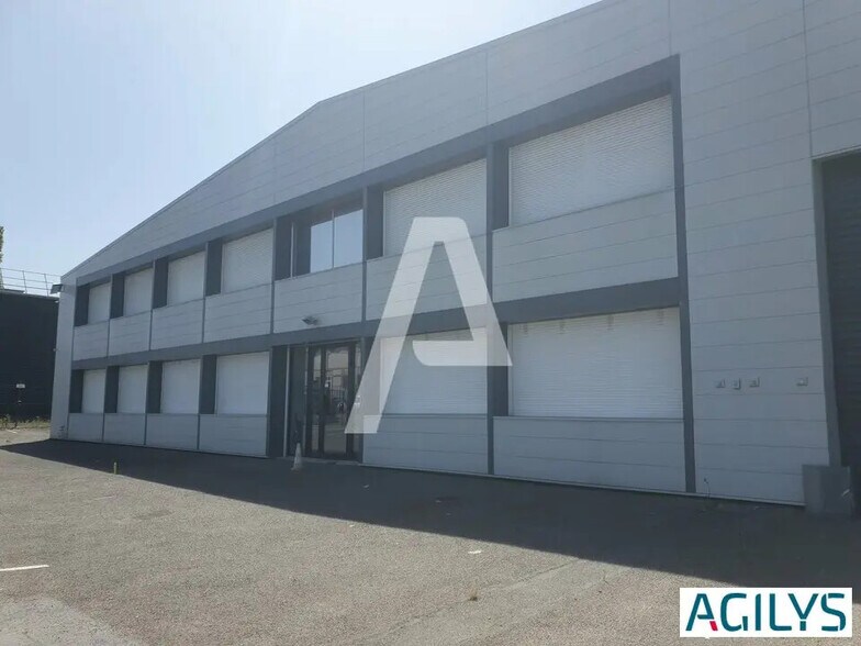 Local d'activités dans Morangis à vendre - Photo de l’immeuble – Image 3 sur 10